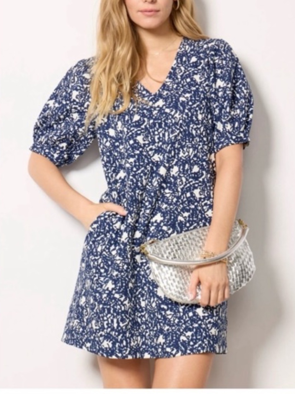 EVEREVE Shay Abstract Print Puff Sleeve V Neck Mini Dress Navy White Size S